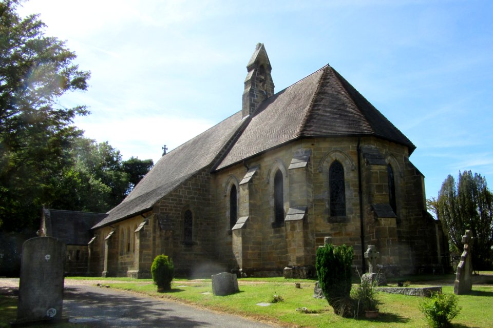 St Philip's Church, Ticehurst Road, Burwash Weald (June 2015) (3)