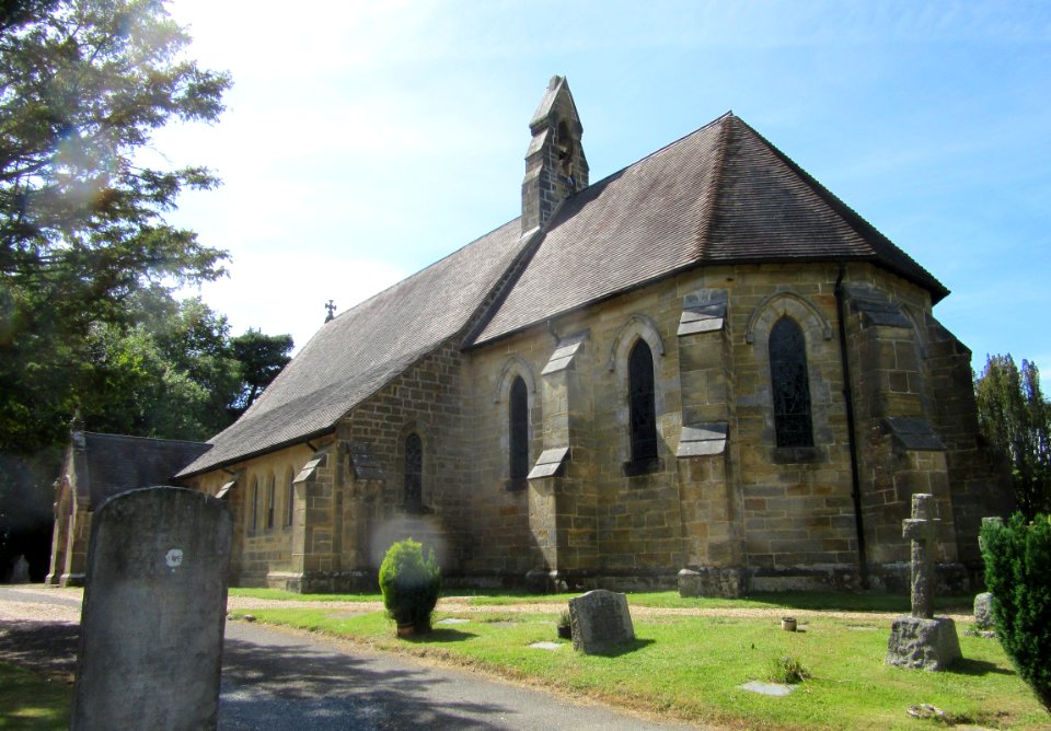 St Philip's Church, Ticehurst Road, Burwash Weald (June 2015) (4)