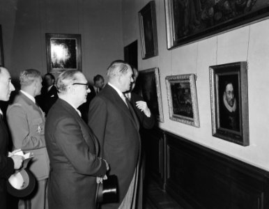 Staatsbezoek Franse president Coty aan Nederland. Tweede dag. Den Haag. bezoek M, Bestanddeelnr 906-6137