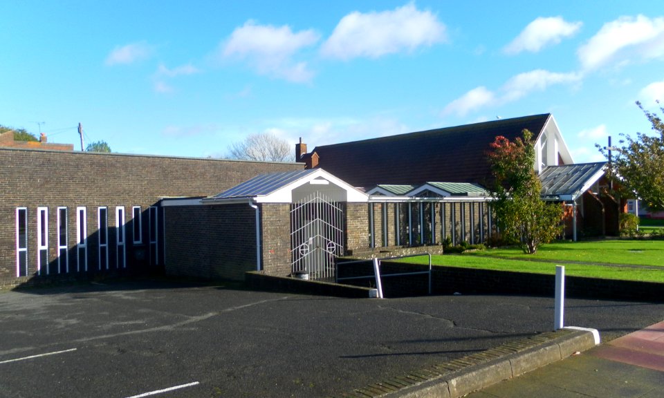 St Richard's Church, Etchingham Road, Langney, Eastbourne (October 2012) (5)