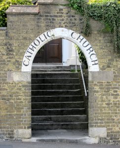 St Thomas of Canterbury's RC Church, Terminus Road, Cowes, Isle of Wight (May 2016) (4)