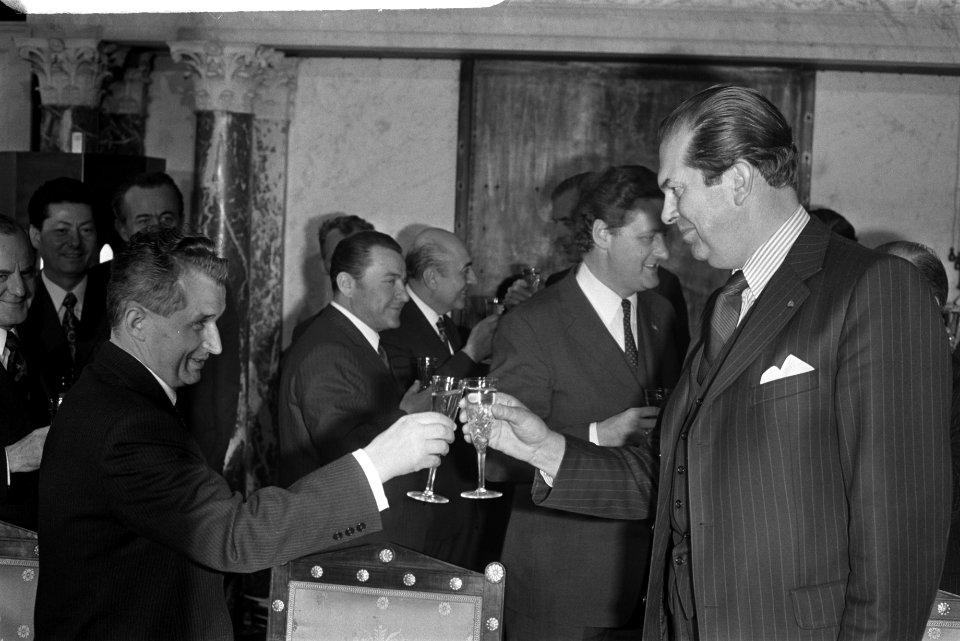 Staatsbezoek President Ceausescu van Roemenie, plechtige ondertekening verklarin, Bestanddeelnr 926-3405