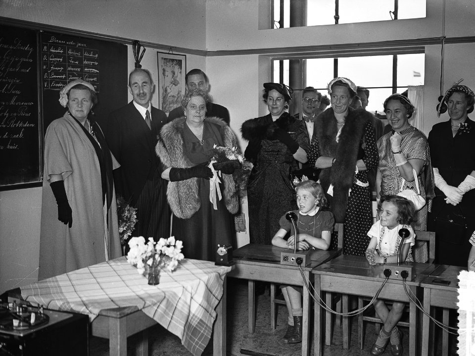 Staatsbezoek president Coty aan Nederland. Mevrouw Coty en koningin Juliana bezo, Bestanddeelnr 906-6172
