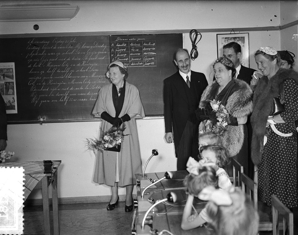 Staatsbezoek president Coty aan Nederland. Mevrouw Coty en koningin Juliana bezo, Bestanddeelnr 906-6181