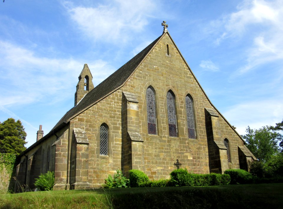 St Philip's Church, Ticehurst Road, Burwash Weald (June 2015) (13)