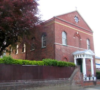 St Thomas of Canterbury's RC Church, Pyle Street, Newport, Isle of Wight (May 2016) (1)