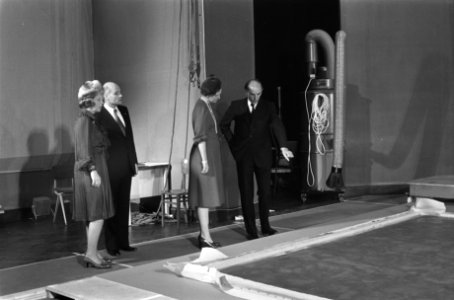 Staatsbezoek Koningin Margrethe en Prins Henrik van Denemarken bezoek Rijksmuse, Bestanddeelnr 928-2393