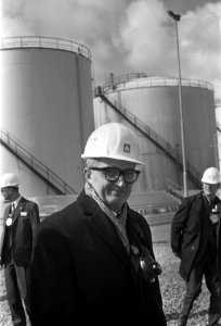 Staatsbezoek President Ceausescu van Roemenie, bezoek aan AKZO-zoutchemie in Bot, Bestanddeelnr 926-3396