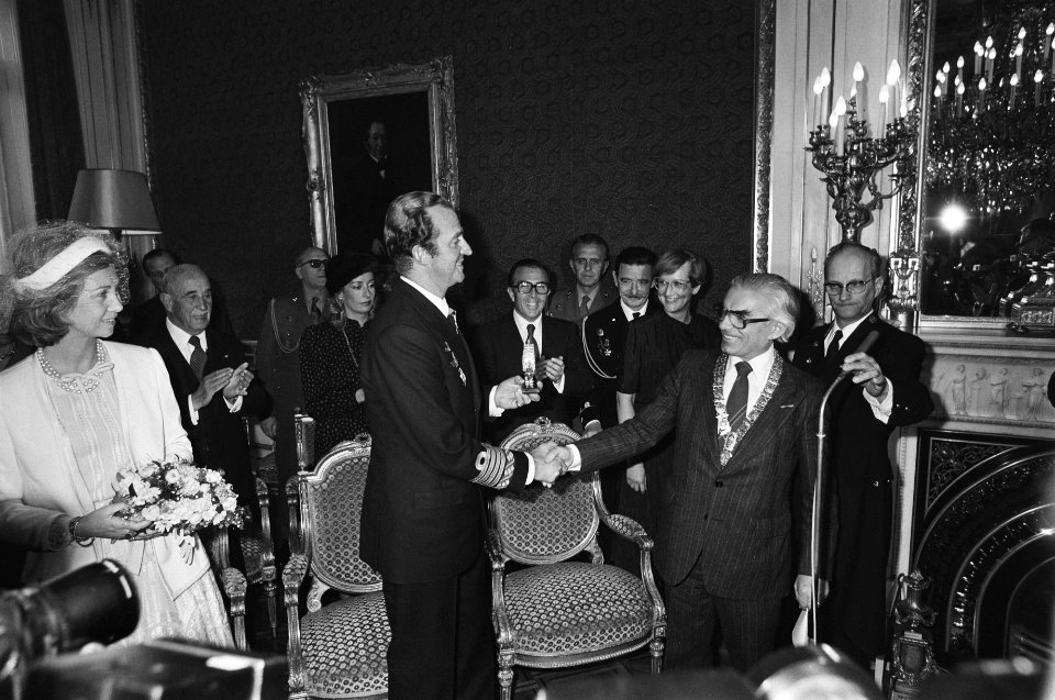 Staatsbezoek Spaans Koninklijk paar geschenkjes voor Koning Guan Carlos, Bestanddeelnr 930-7311
