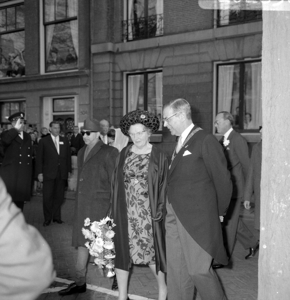 Staatsbezoek Koningin en Koning van Nepal aan Amsterdam, koningin Juliana en Bur, Bestanddeelnr 920-2630