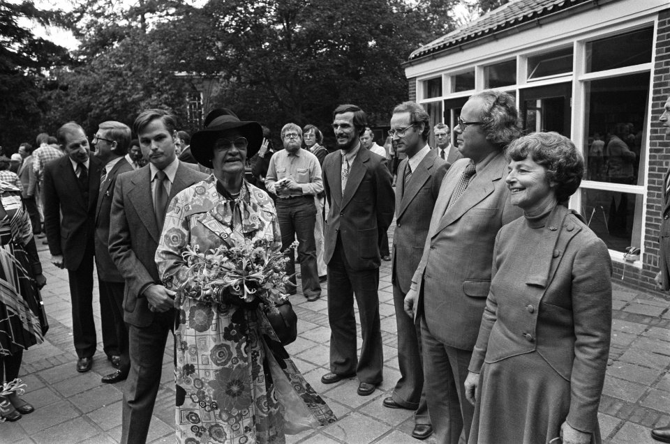 Staatsbezoek president Suriname mevr Ferrier met Prinses Margriet bezoekt Inst, Bestanddeelnr 929-3494