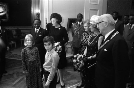 Staatsbezoek president Senghor van Senegal aan Nederland Senghor ontvangen door , Bestanddeelnr 927-5342