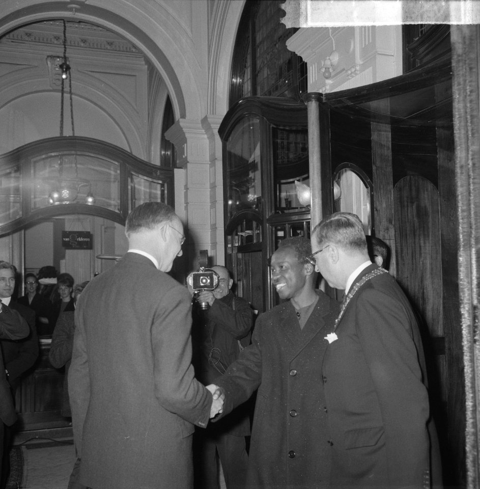 Staatsbezoek president Nyerere van Tanzania, aankomst president Nyerere in Amste, Bestanddeelnr 917-6714