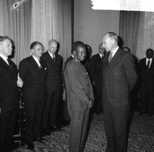 Staatsbezoek president Nyerere van Tanzania, aankomst president Nyerere in Amste, Bestanddeelnr 917-6713