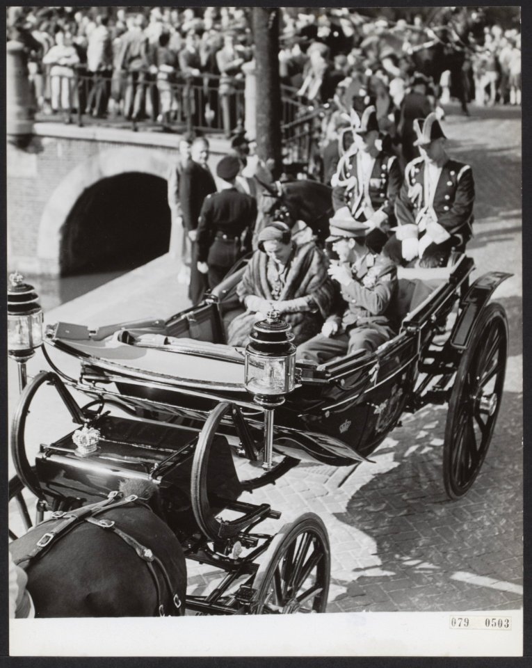 Staatsbezoek Franse president Coty aan Nederland. Rijtoer door Amsterdam. Koets , Bestanddeelnr 079-0503