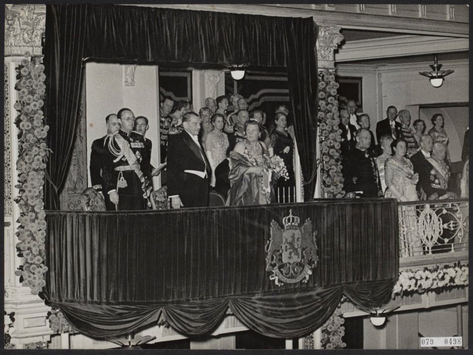 Staatsbezoek Franse president Coty aan Nederland. Tweede dag. Galaconcert in Kur, Bestanddeelnr 079-0498