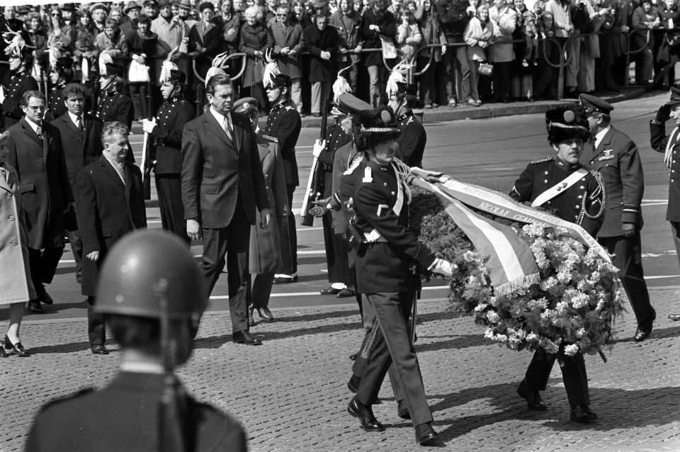 Staatsbezoek President Ceausescu van Roemenie, President Ceausescu en echtgenote, Bestanddeelnr 926-3341