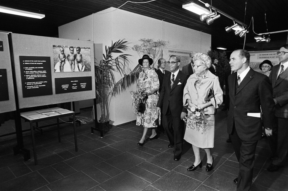 Staatsbezoek president van SurinameLandbouw Hogeschool Wageningen, vlnr mev, Bestanddeelnr 929-3496