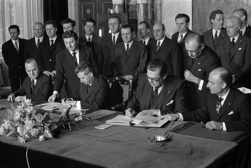 Staatsbezoek President Ceausescu van Roemenie, plechtige ondertekening verklarin, Bestanddeelnr 926-3402