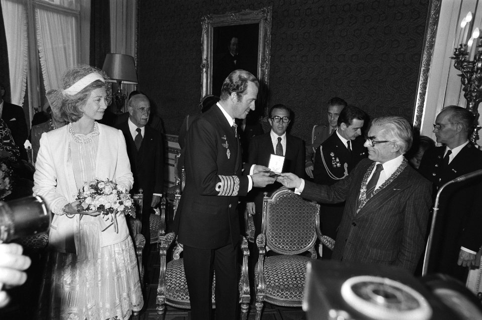 Staatsbezoek Spaans Koninklijk paar geschenkjes voor Koning Guan Carlos, Bestanddeelnr 930-7312