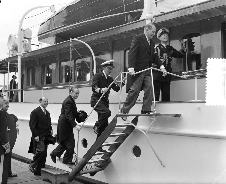 Staatsbezoek Franse president Coty aan Nederland. Derde dag. Rotterdam. Boottoch, Bestanddeelnr 906-6162