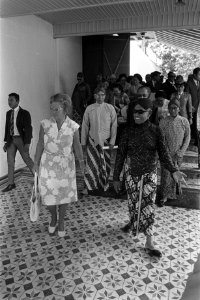 Staatsbezoek aan Indonesie van koningin Juliana en Prins Bernhard bezoek Kraton , Bestanddeelnr 924-8943