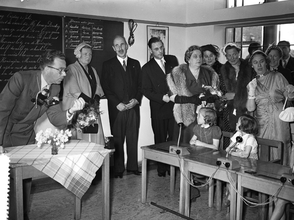 Staatsbezoek president Coty aan Nederland. Mevrouw Coty en koningin Juliana bezo, Bestanddeelnr 906-6174