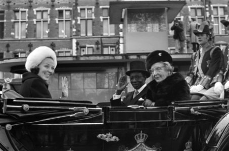 Staatsbezoek president Senghor van Senegal aan Nederland aankomst op CS in Amste, Bestanddeelnr 927-5331