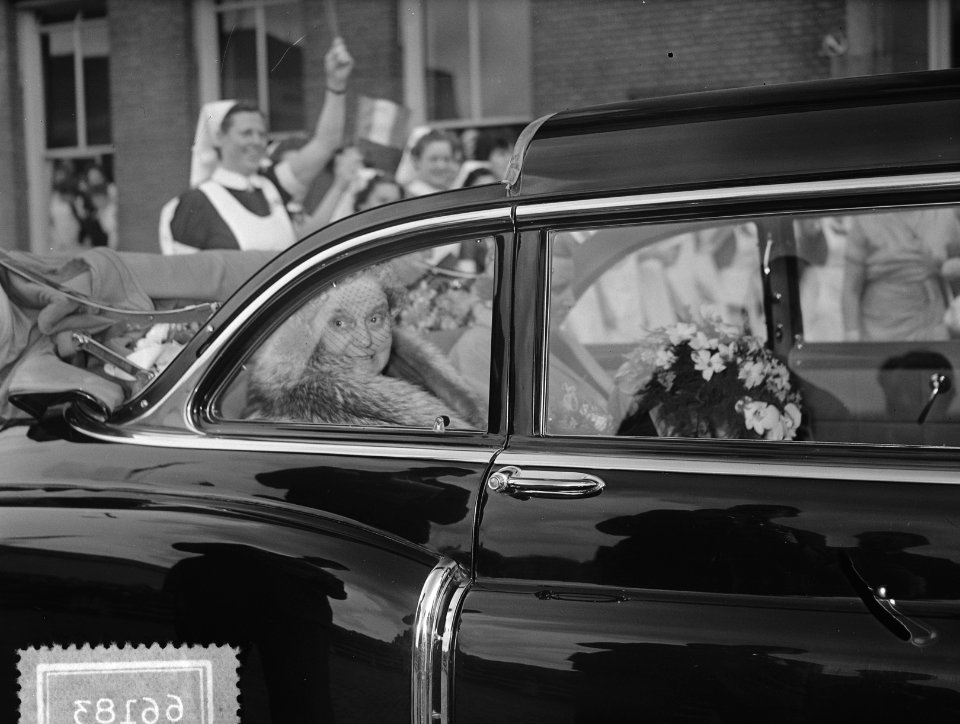 Staatsbezoek president Coty aan Nederland. Mevrouw Coty en koningin Juliana bezo, Bestanddeelnr 906-6183