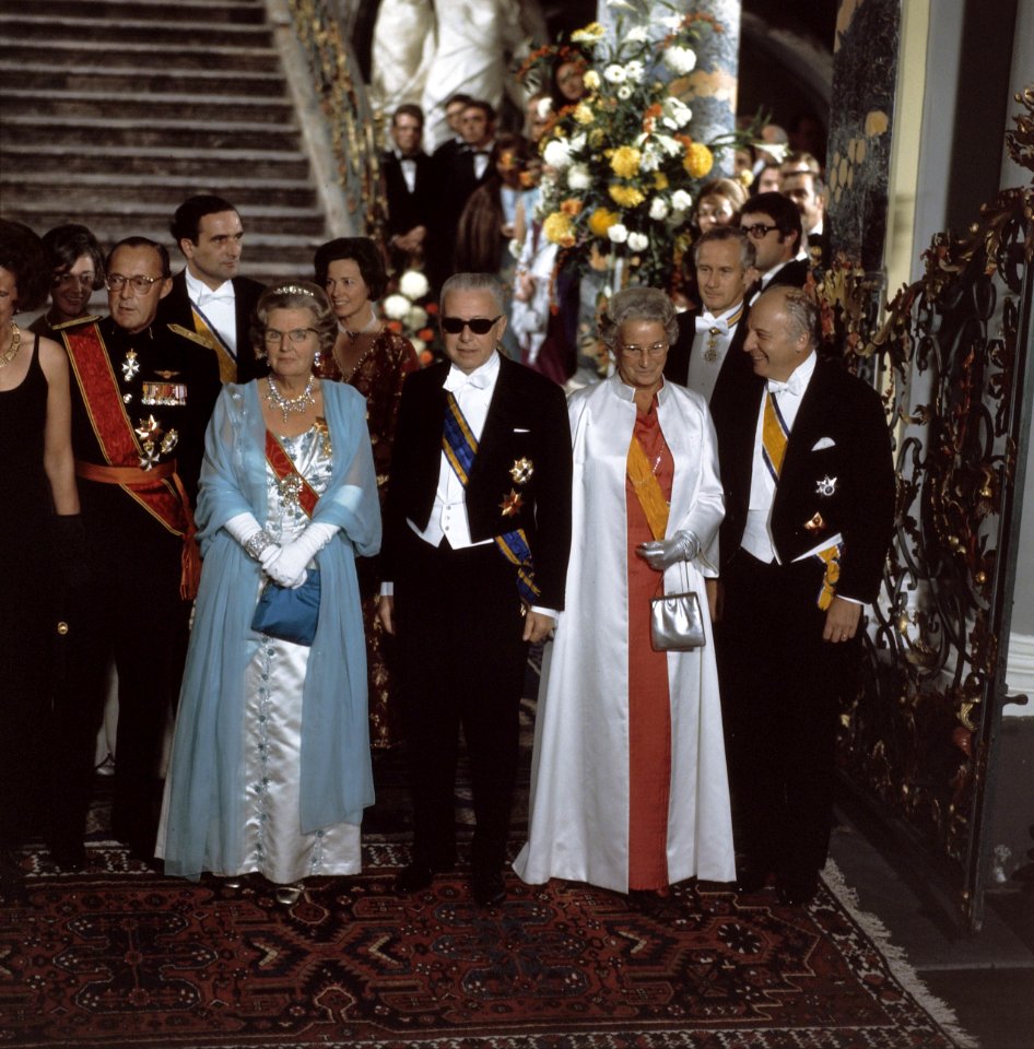 Staatsbezoek HM en Prins Bernhard aan West Duitsland gala avond, v.l.n.r. Bern, Bestanddeelnr 254-8989