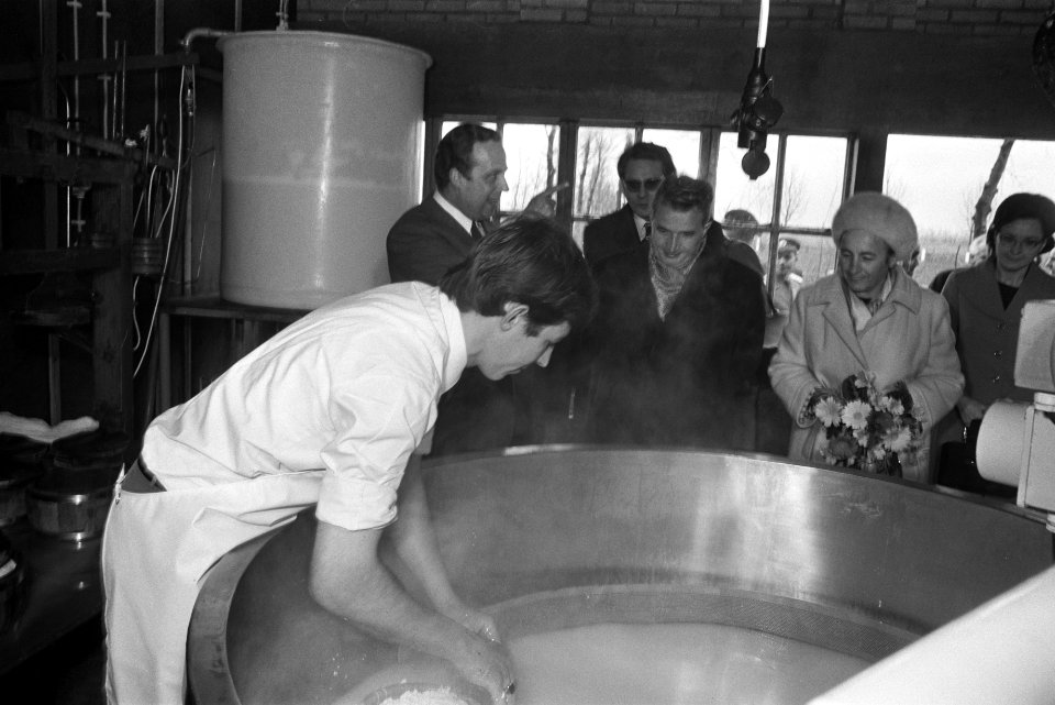 Staatsbezoek President Ceausescu van Roemenie, Ceausesc bezoekt feevokkerij De L, Bestanddeelnr 926-3392