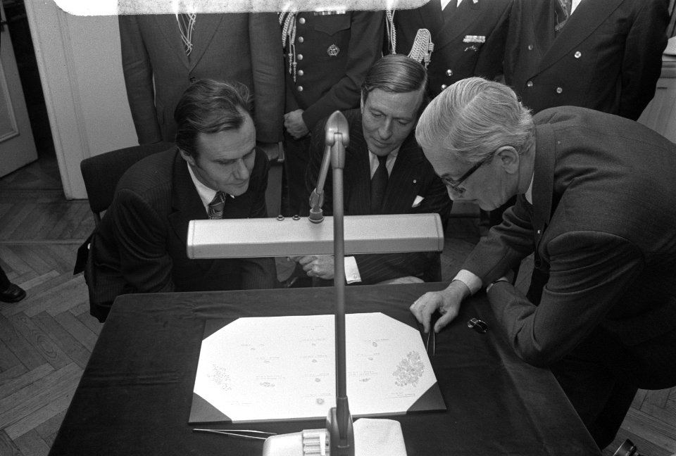 Staatsbezoek Koningin Margrethe en Prins Henrik van Denemarken bezoek Asscher d, Bestanddeelnr 928-2399