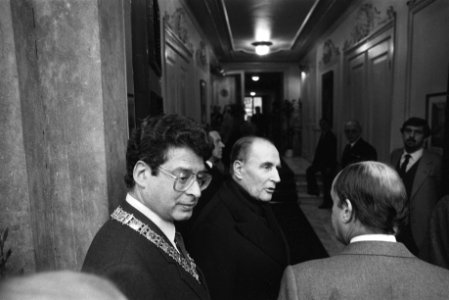 Staatsbezoek president Mitterand van Frankrijk Mitterand en burgemeester Van Th, Bestanddeelnr 932-8575