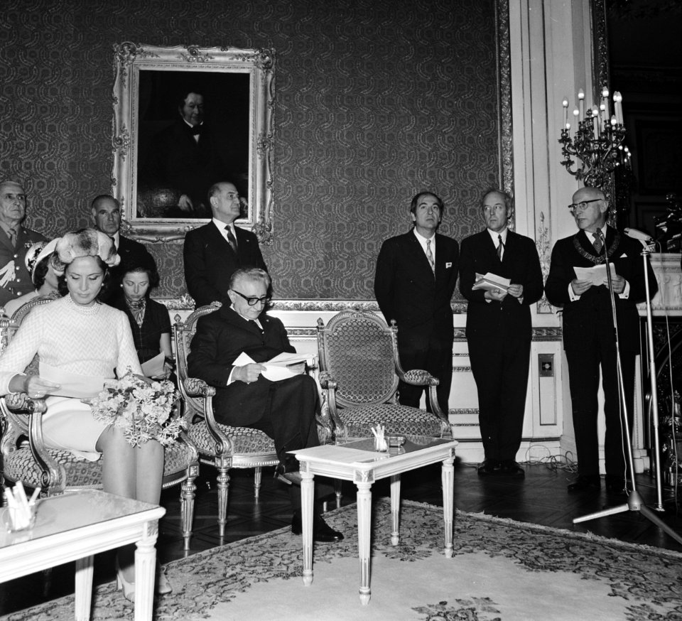 Staatsbezoek President Leone van Italie, President Leone krijgt erepenning van B, Bestanddeelnr 926-7665