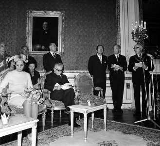 Staatsbezoek President Leone van Italie, President Leone krijgt erepenning van B, Bestanddeelnr 926-7665