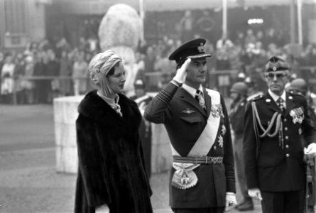Staatsbezoek koningin Margrethe en prins Henrik van Denemarken kranslegging bij, Bestanddeelnr 928-2386