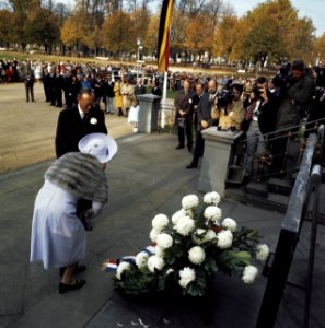 Staatsbezoek koningin Juliana en Prins Bernhard aan West Duitsland koningin Ju, Bestanddeelnr 254-8997