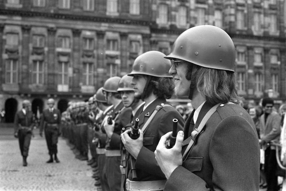 Staatsbezoek President Kekkonen van Finland aan Nederland langharige soldaten bi, Bestanddeelnr 925-9716