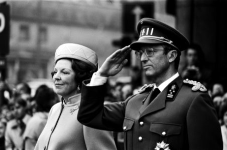 Staatsbezoek Koningin Beatrix en Prins Claus aan Belgie Koningin Beatrix en Koning Boudewijn tijdens het spelen volkslied, Bestanddeelnr 931-4081