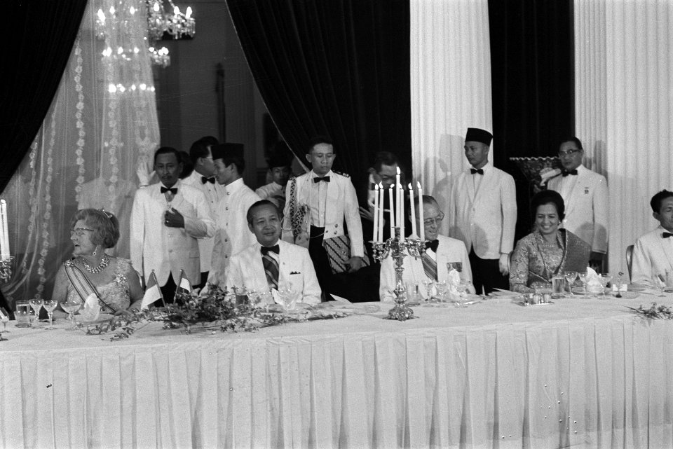 Staatsbezoek aan Indonesie, diner in Istana Negara, Jakarta, koningin Juliana, p, Bestanddeelnr 924-8650
