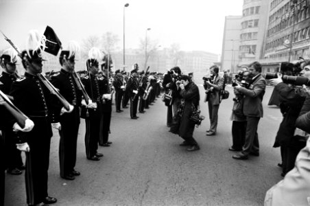 Staatsbezoek Koningin Beatrix en Prins Claus aan Belgie veel fotografen rond Prins Philippe, Bestanddeelnr 931-4077