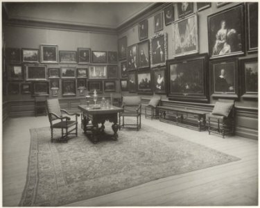 Stadhuis te Haarlem Fabriciuszaal, ingericht als museumzaal met een collectie schilderijen, Inventarisnummer NL-HlmNHA 07612