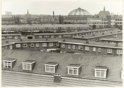Stadgedeelte met De Koepel. Op de voorgrond de Thorbeckebuurt. NL-HlmNHA 54010413