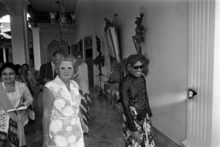 Staatsbezoek aan Indonesie van koningin Juliana en Prins Bernhard bezoek Kraton , Bestanddeelnr 924-8949