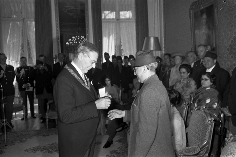 Staatsbezoek Koningin en Koning van Nepal aan Amsterdam, Burgemeester Van Hall g, Bestanddeelnr 920-2632