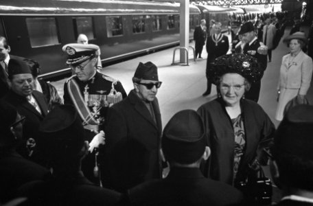 Staatsbezoek Koningin en Koning van Nepal, v.l.n.r. prins Bernhard , Koning Nepa, Bestanddeelnr 920-2607