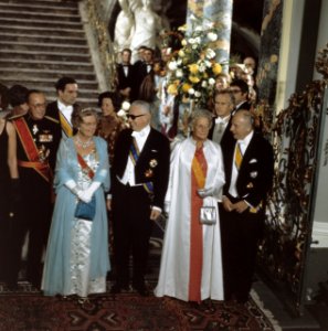 Staatsbezoek HM en Prins Bernhard aan West Duitsland gala avond, v.l.n.r. Bern, Bestanddeelnr 254-8988
