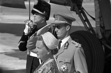Staatsbezoek koning Boudewijn , aankomst op Schiphol, Bestanddeelnr 910-5002 photo