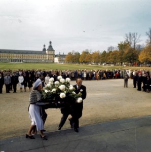 Staatsbezoek koningin Juliana en Prins Bernhard aan West Duitsland koningin Ju, Bestanddeelnr 254-8994
