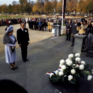 Staatsbezoek koningin Juliana en Prins Bernhard aan West Duitsland koningin Ju, Bestanddeelnr 254-8996